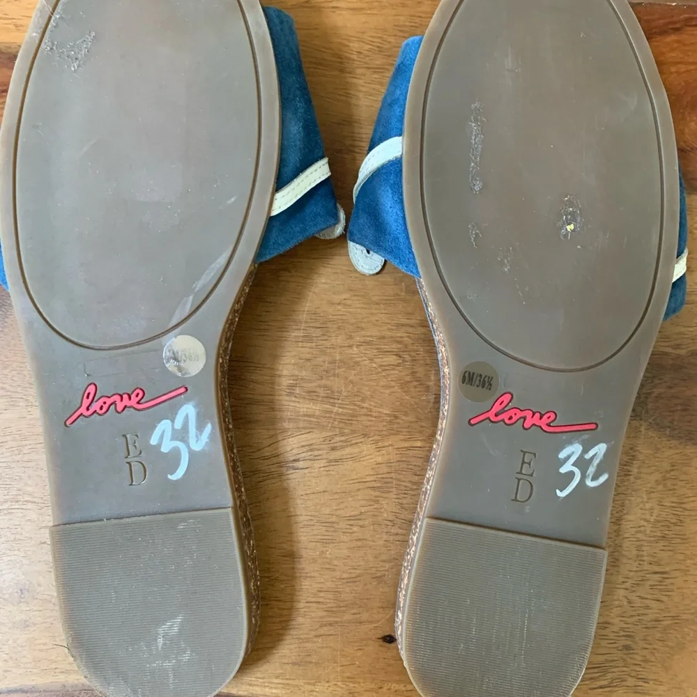 LOVE Slip On Sandals - Picture 3 of 4